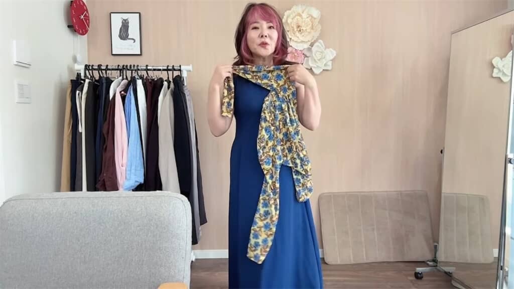 ウルトラストレッチエアリズムワンピース 68 BLUE　×GUの花柄シアートップス