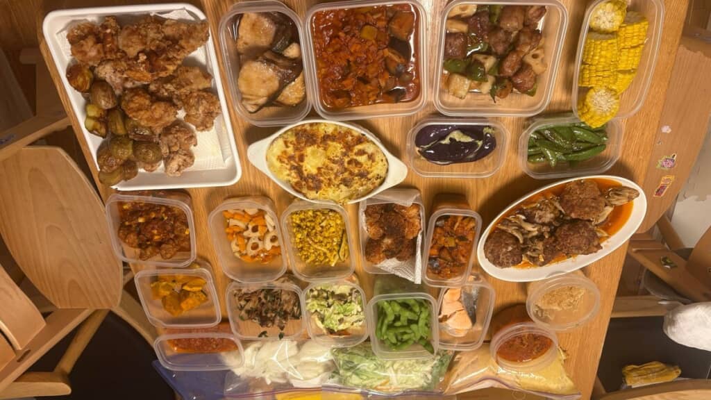 完成した大量の作り置き料理
