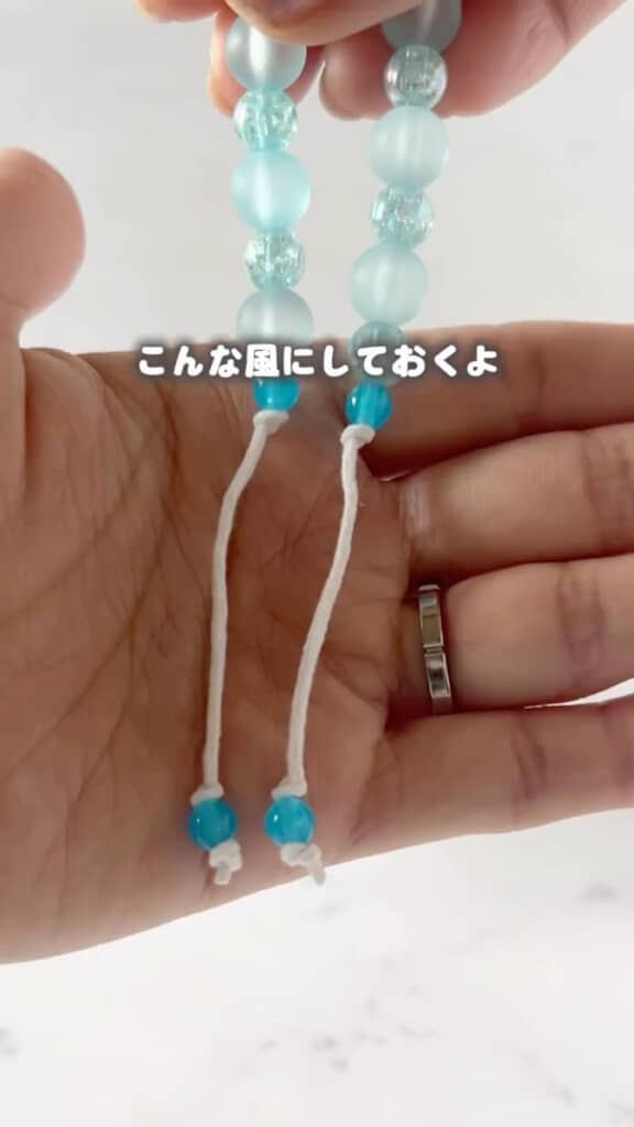 両橋に結び目をつくる