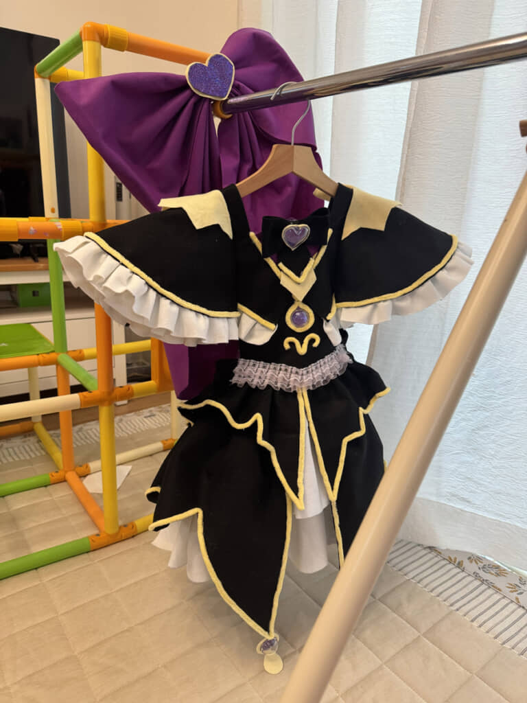 夫が夜中に作っていた、娘用のコスプレ衣装。お手本があるとはいえ、初めてでこのクオリティーはすごすぎ