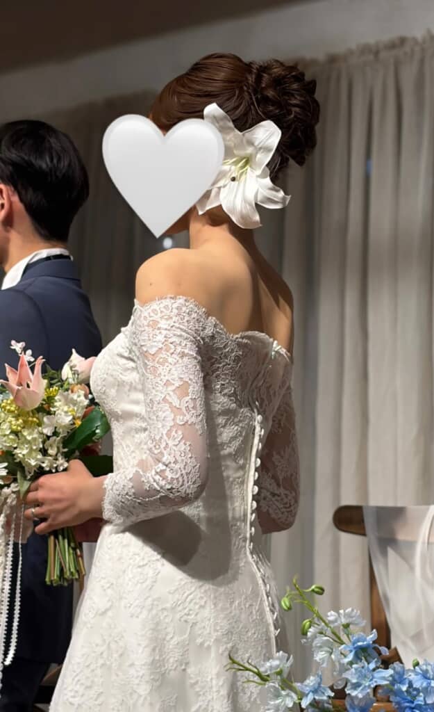 背中の美しさが際立つ後ろ姿