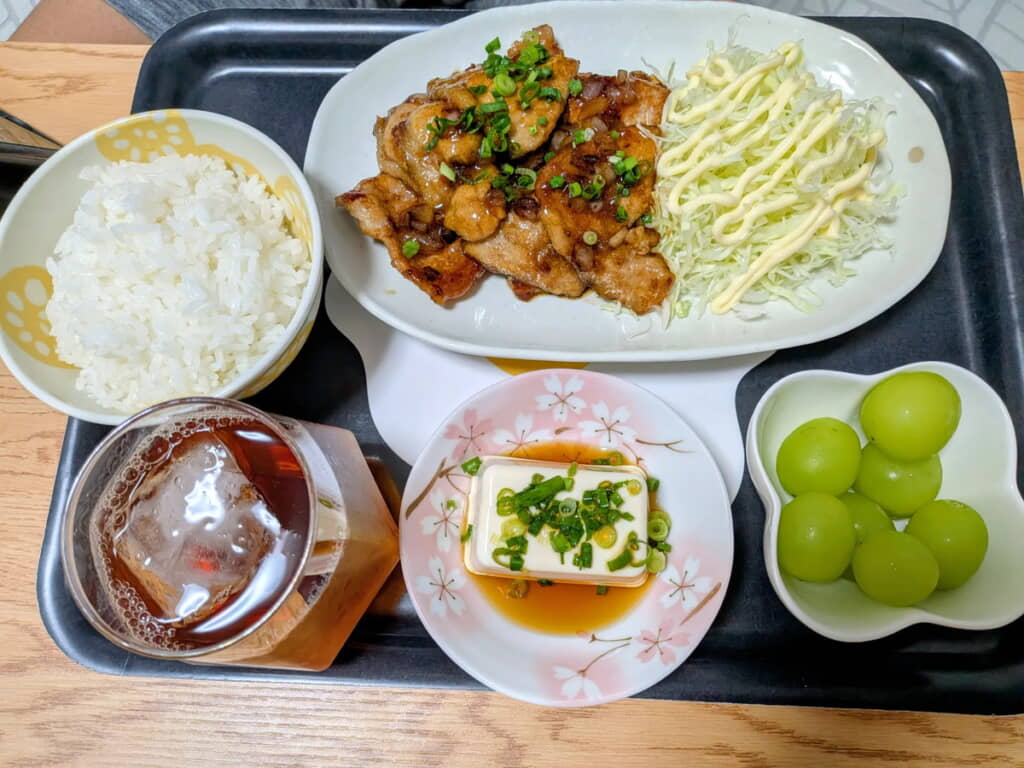 おいしそうな照り焼きでごはんたくさん食べたくなりますね