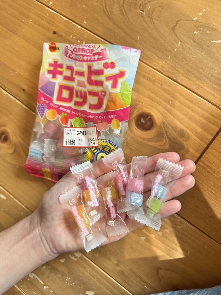 2個ずつ個包装されたミニサイズのキャンディー