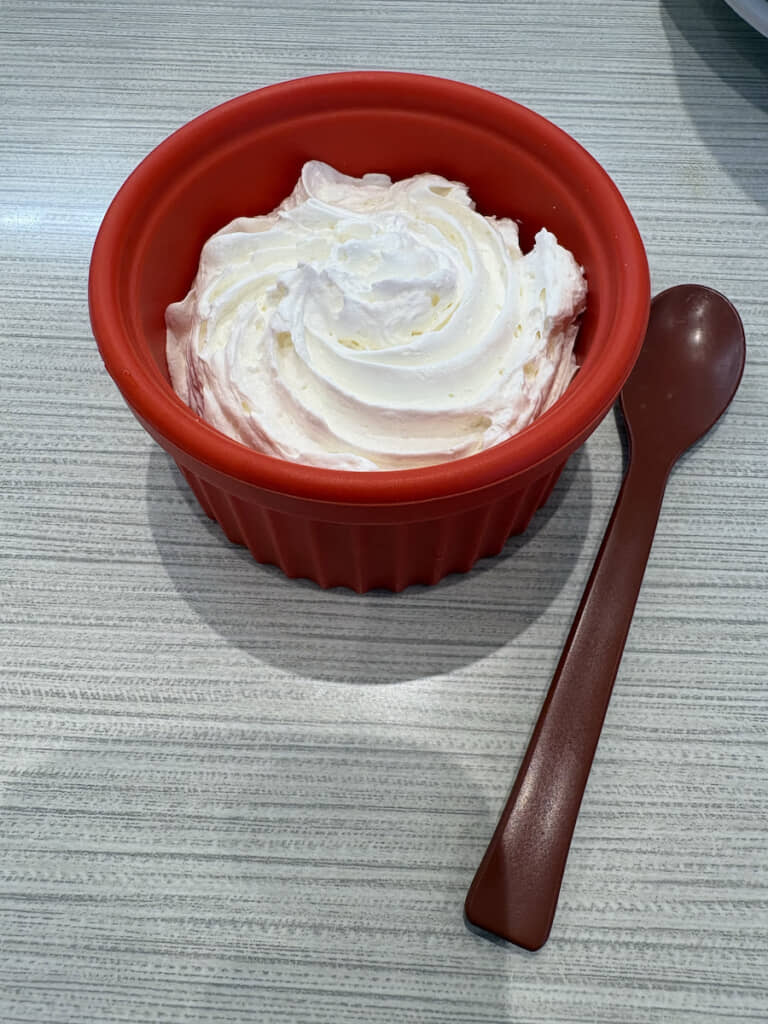 えっ、ホイップクリームだけ!?
