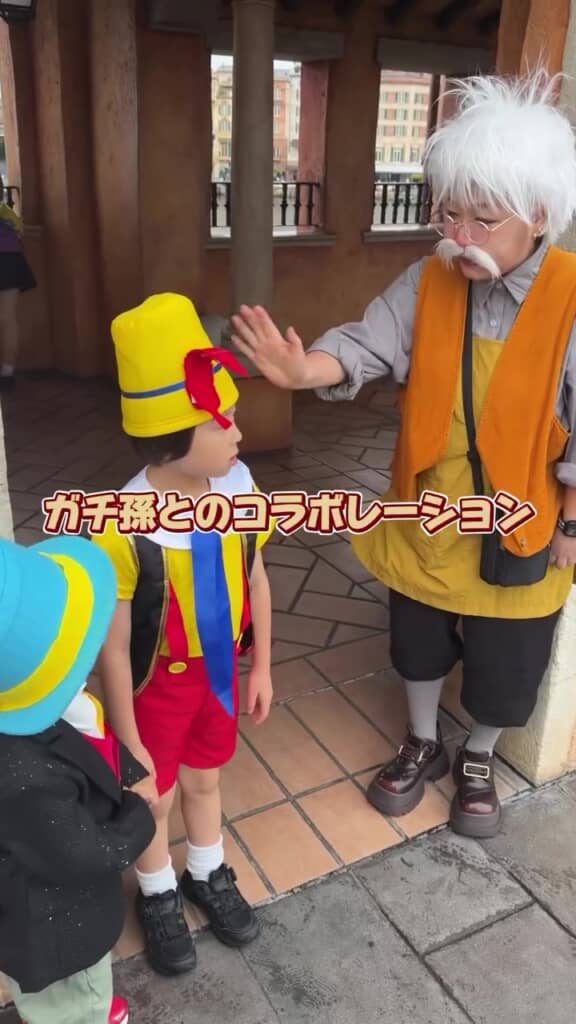祖母と孫たちでピノキオ仮装