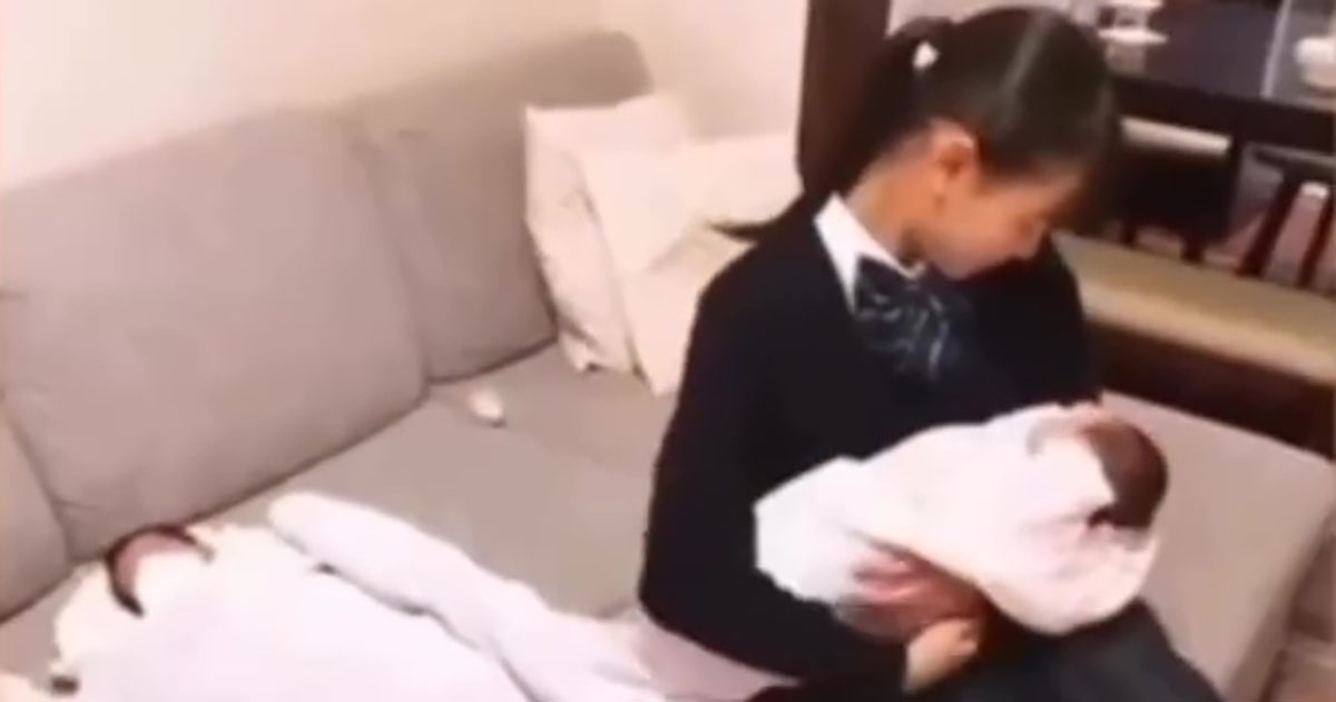 14歳で双子の姉になった長女→6年後…… 現在の姿に「涙出てきました」「わぁーーあのお姉ちゃんかーー」「だめだ、素敵すぎる」 | ライフスタイル ねとらぼ