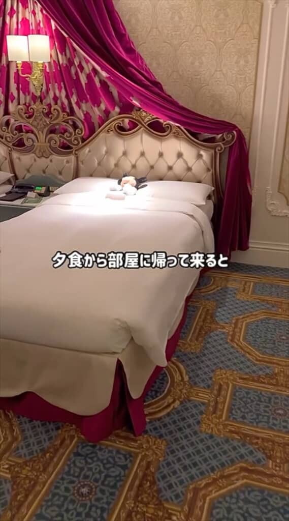部屋に戻ってベッドを見てみると……