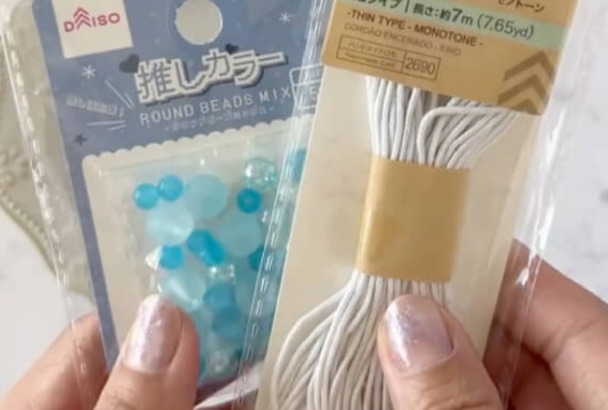 ダイソーのビーズとコードだけでOK!→金具なしで作れる“10分ブレスレット”に「えめっちゃ可愛い」「作ってみます」(1/3) | ハンドメイド ねとらぼ