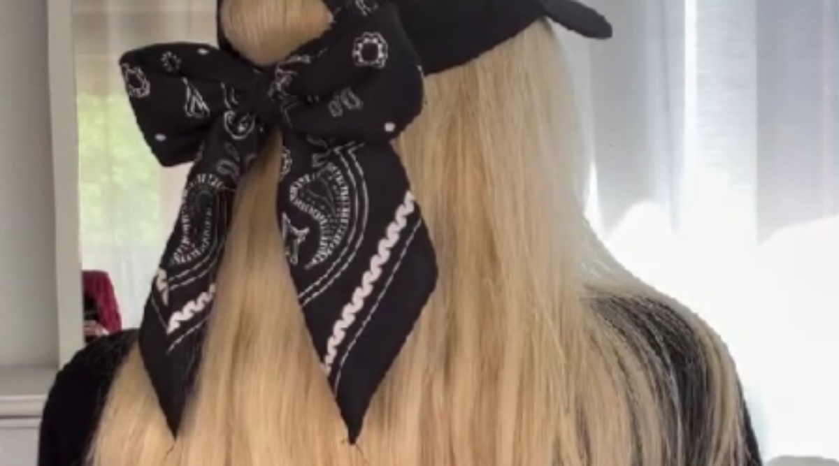 キャップはそのままかぶらないで!→バンダナとヘアゴム1つで……「わあ!」「この裏技最高じゃん」【海外】(1/3) | ライフハック ねとらぼ