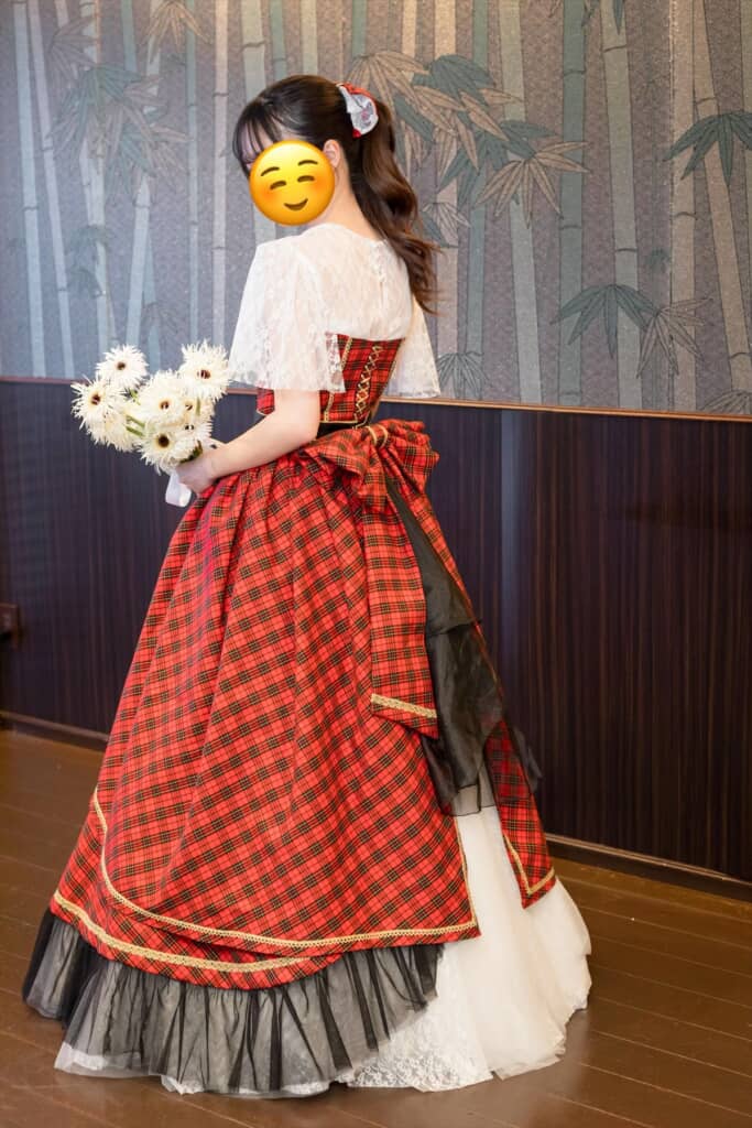 AKB48リスペクトだと分かる赤チェックドレス!