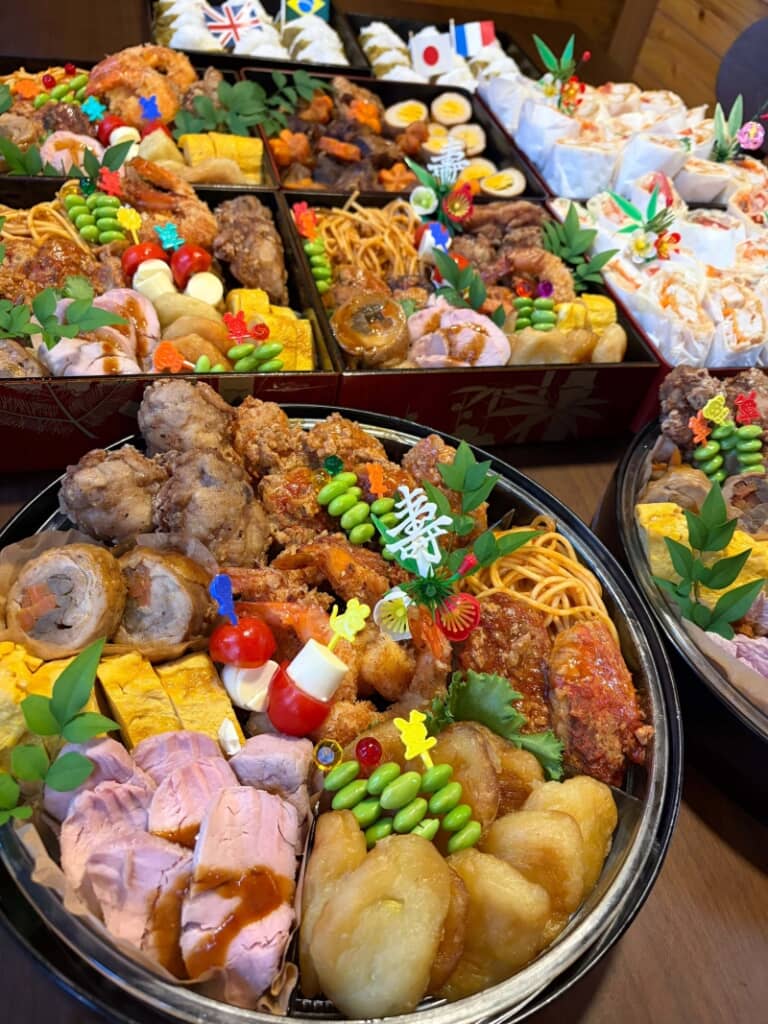 数え切れないほどのおかずがぎっしり