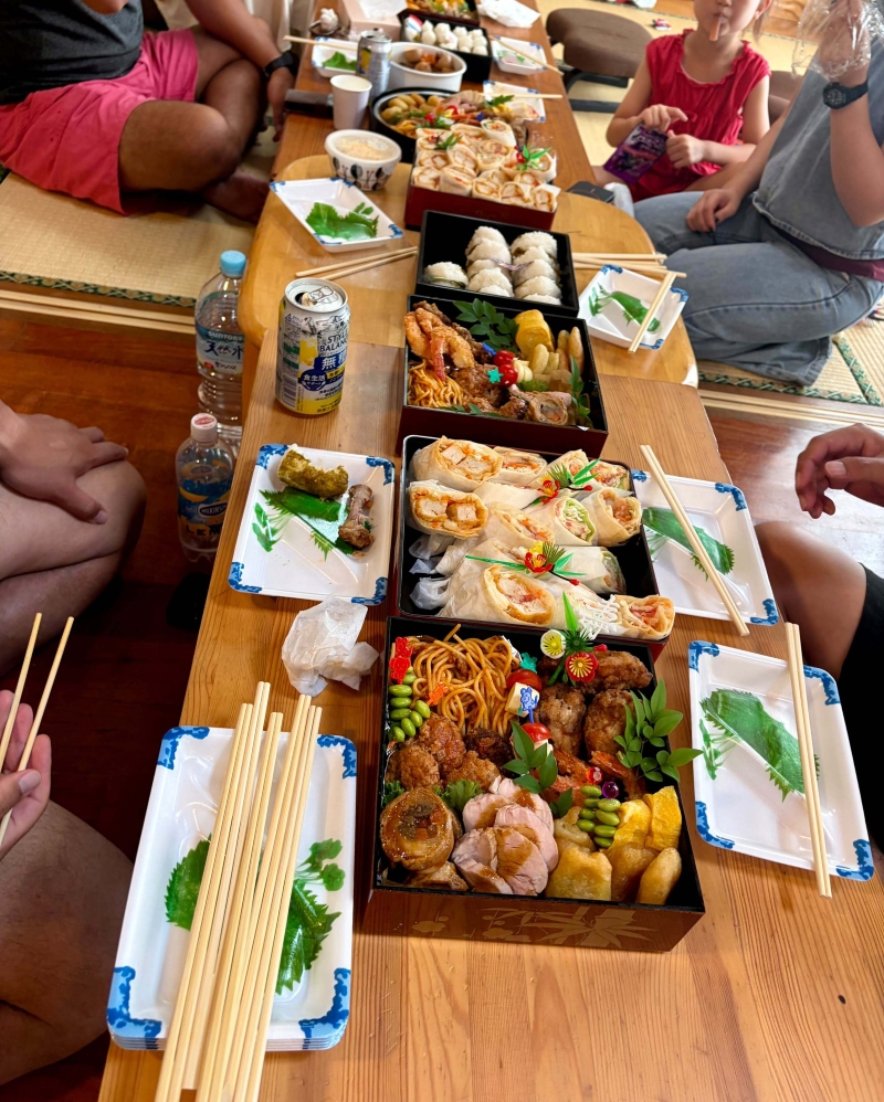 みんなでワイワイ食べるお弁当は格別