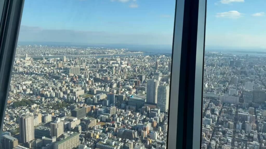 東京スカイツリーの展望デッキからiPhone17Proで撮影すると……？