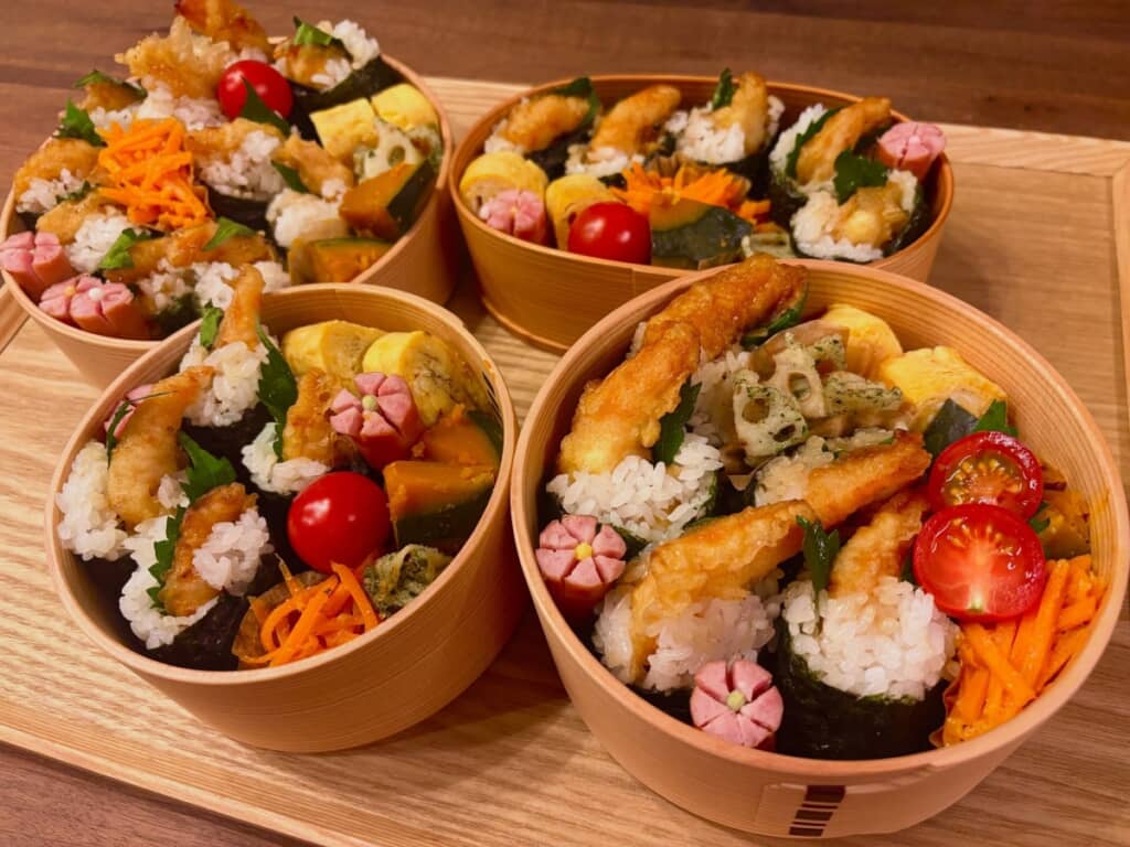 家族と娘の友達のために作ったお弁当がおいしそう!