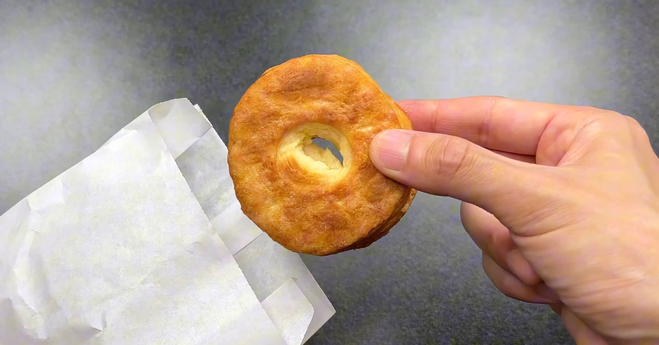 ケンタッキーのビスケット→82万再生の“驚きの食べ方”に「これは想定していない」「ちょっと気になる」「やってみます」(1/3) | グルメ ねとらぼ