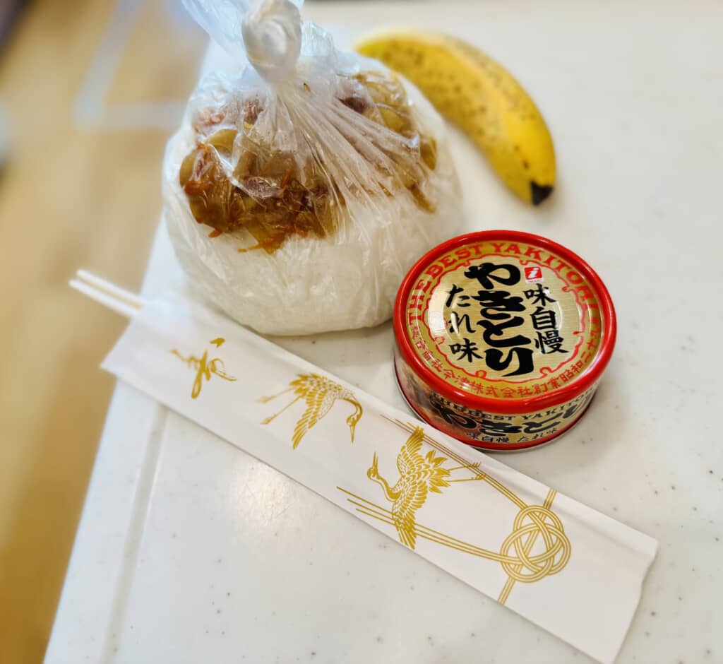 まさかの“アイラップ弁当”