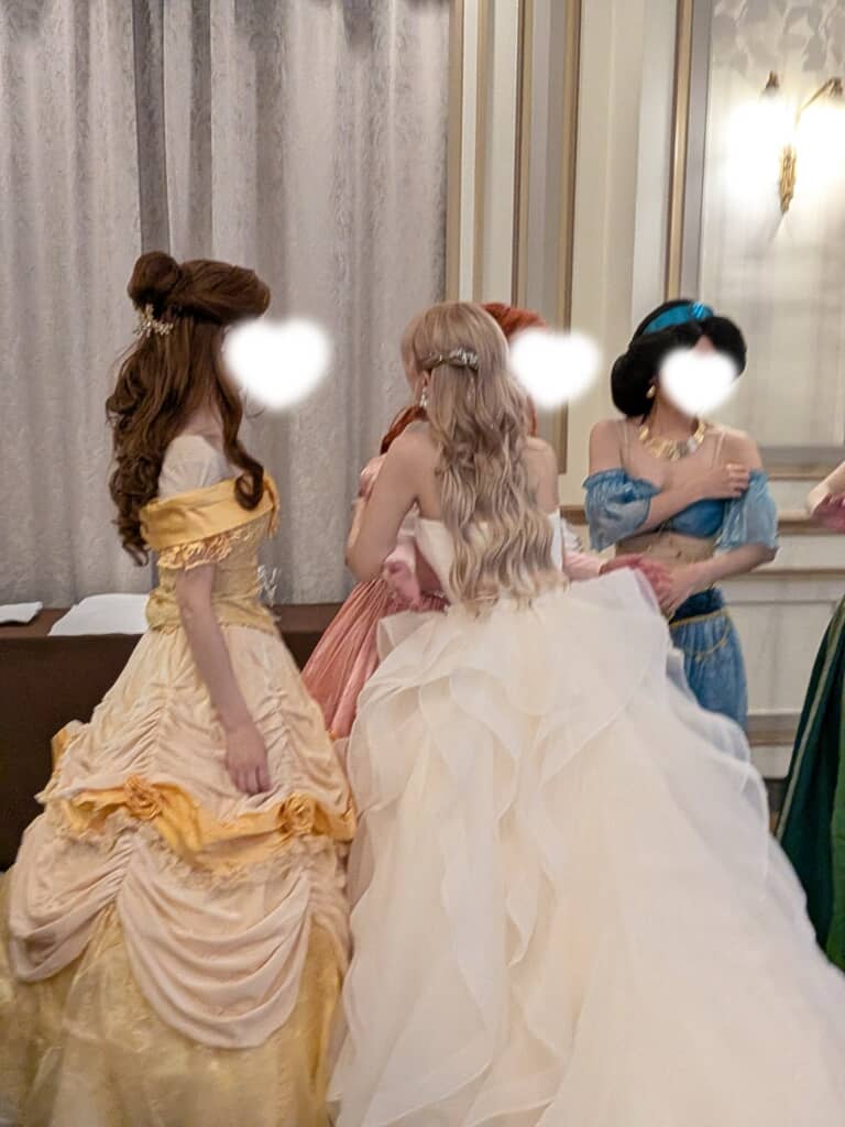 泣きながら一人ひとりとハグ