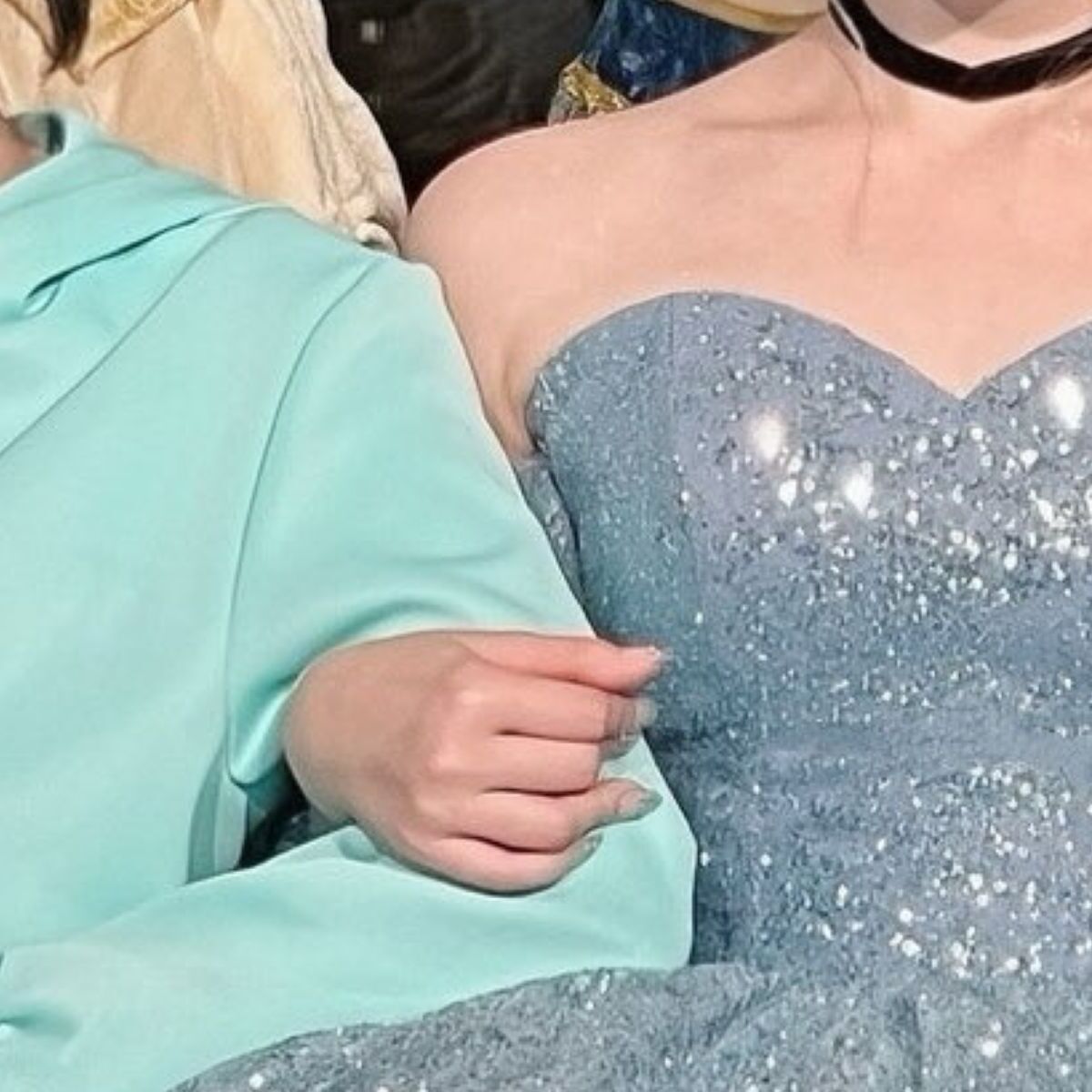 結婚式に友人5人を招待→「プリンセスやってほしい」と伝えたら当日……まさかの参列姿に「うっそだろ」「さすがに泡吹く」 | ライフスタイル ねとらぼ