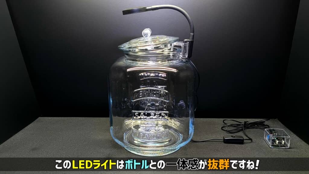 LEDライトを固定したガラスジャー