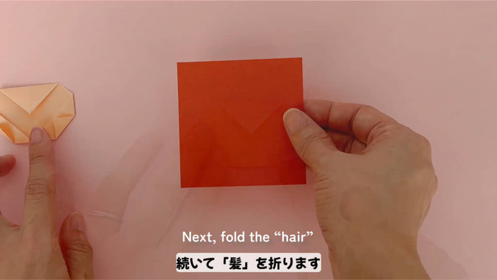 オレンジ色の折り紙で髪づくり