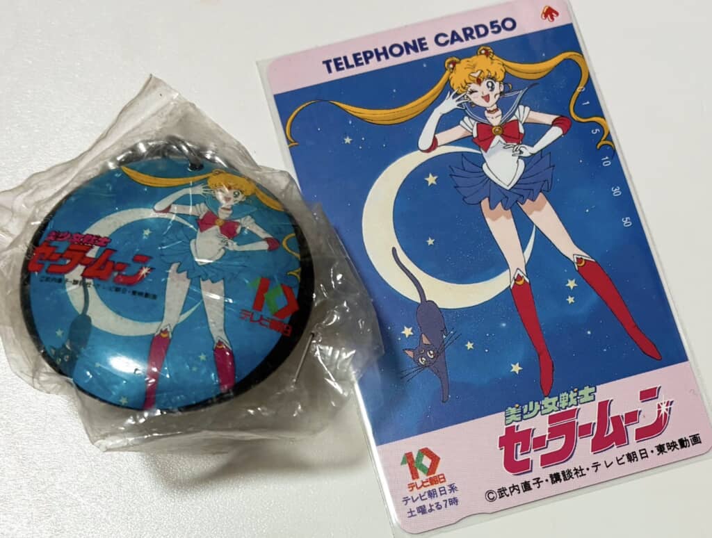 1990年代という、時代を感じさせるセーラームーングッズ。テレビ朝日のロゴも、「10」を軸にした旧デザイン