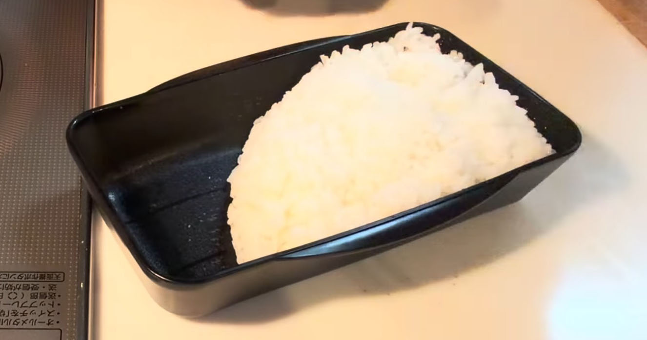 「旦那弁当はこれでいい」妻が作ったのは…… 驚きのアイデアに「忙しい朝には助かります」「真似してみます」 | グルメ ねとらぼ