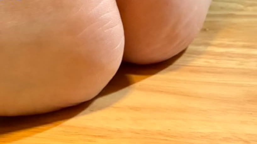 ママの足と息子の足を比較