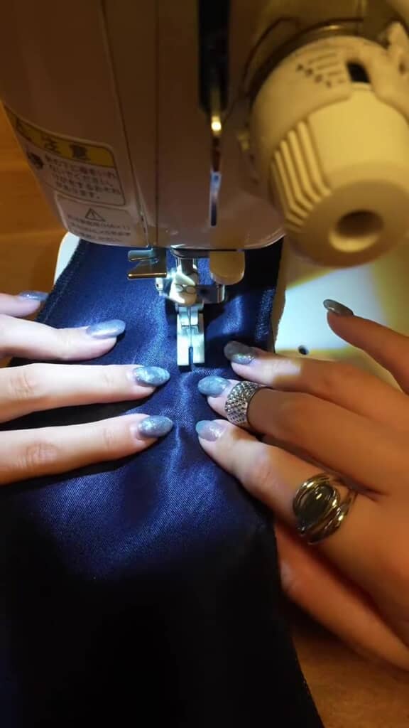 続いて、腰回りを彩るベルト部分