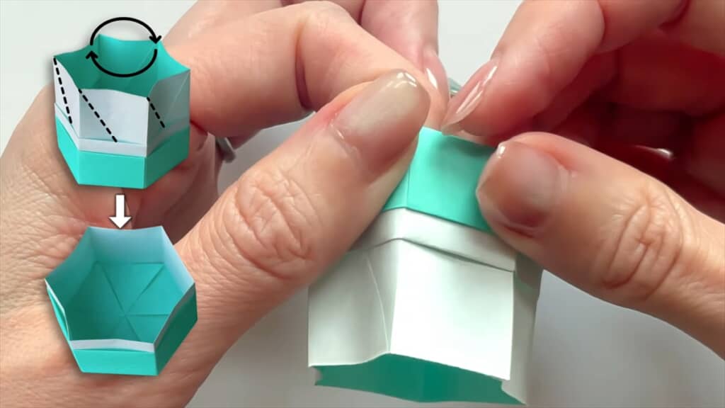 底箱を作っている様子