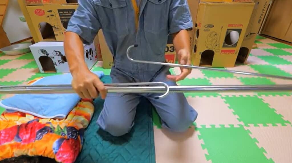 ステンレス折り畳み物干し竿を使います