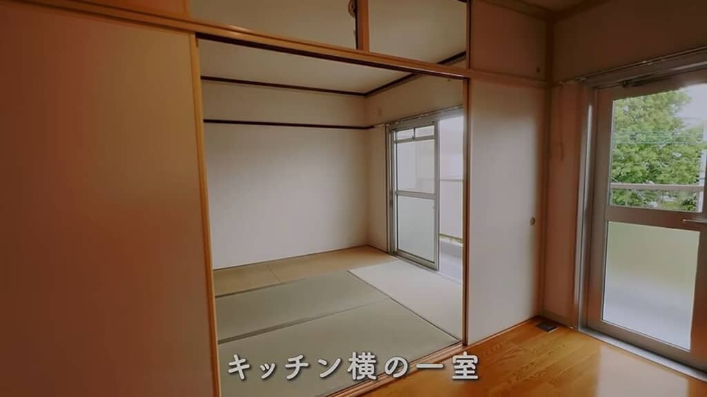 キッチンの隣にある和室