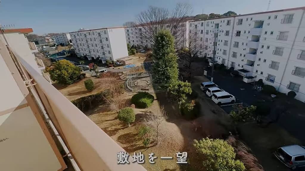 5階のベランダから見える団地の敷地