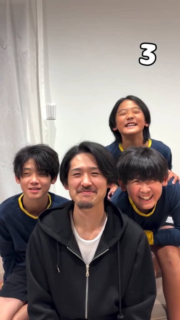後列に三男くん登場
