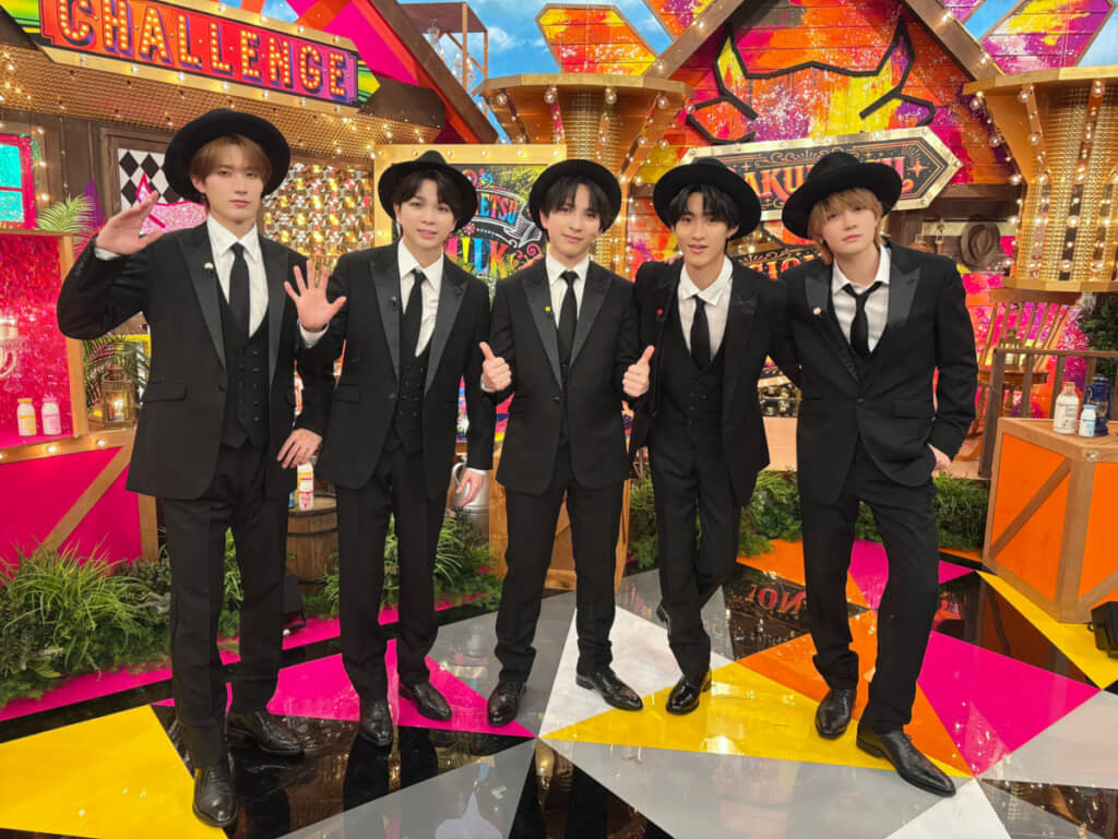 左からM!LKの山中柔太朗さん、塩崎太智さん、吉田仁人さん、曽野舜太さん、佐野勇斗さん