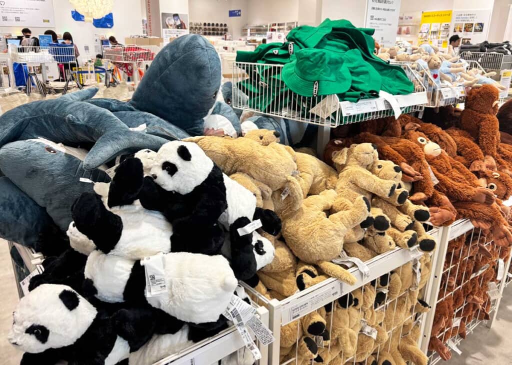 子どもたちが喜びそうなぬいぐるみを販売