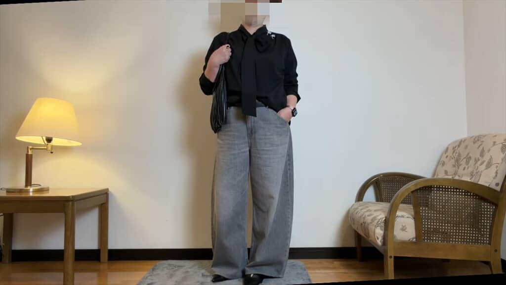 身長155センチ、体重66キロの60歳女性のボウタイブラウスコーデ
