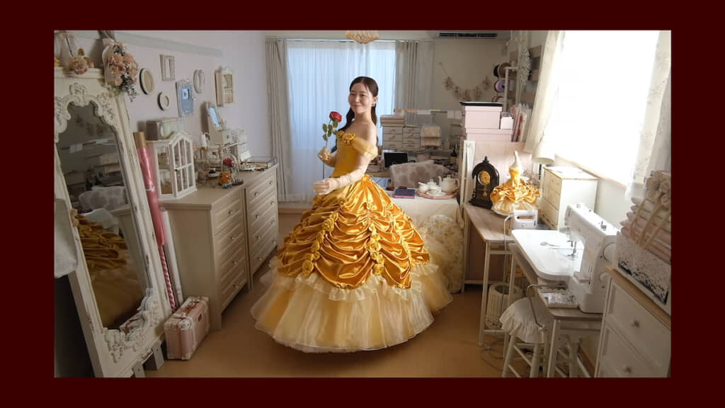 完成したドレスを着てみるHanaさん